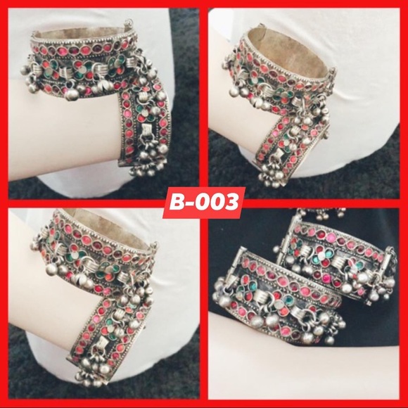 Bracelets - Picture 2 of 6